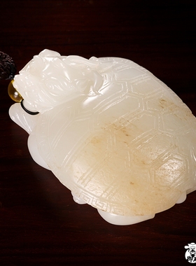 新疆和田玉黄皮白玉籽玉 把件 龙龟呈祥 115克