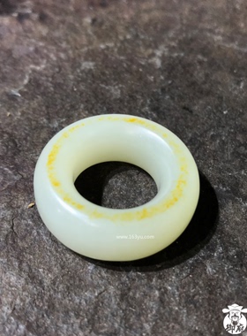 洒金皮籽料扳指新疆和田玉