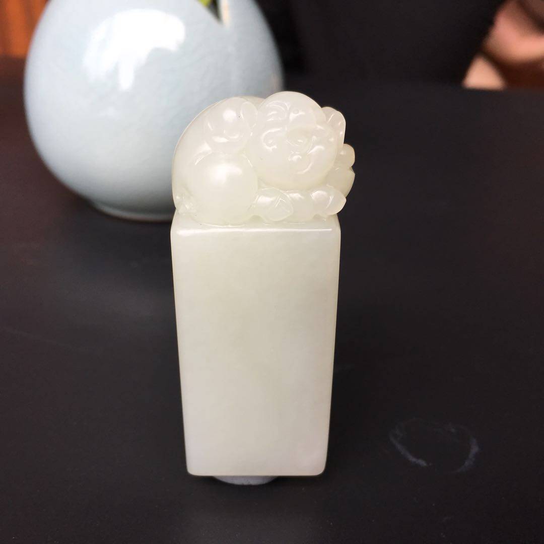 新疆和田玉黄皮白玉籽玉把件福猪印章 87克玉石天然挂件籽料