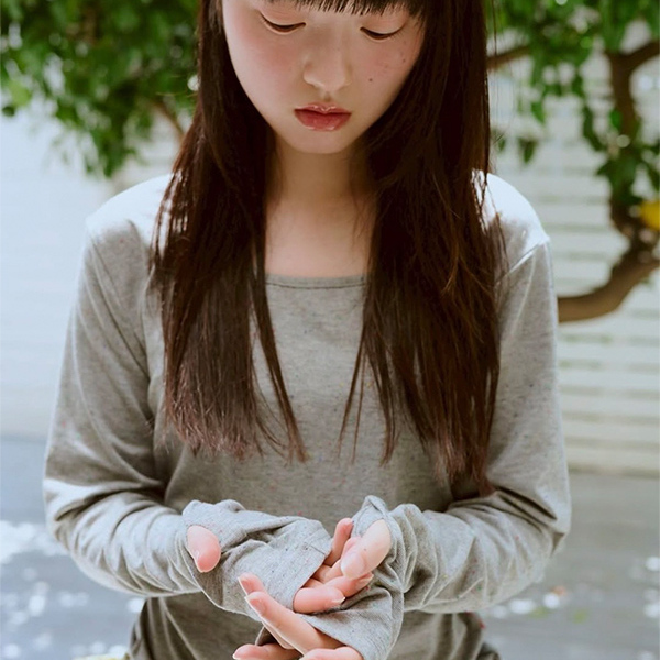 再入荷日系小众松弛25aw彩色点点弹力涤棉长袖手套T恤打底大圆领