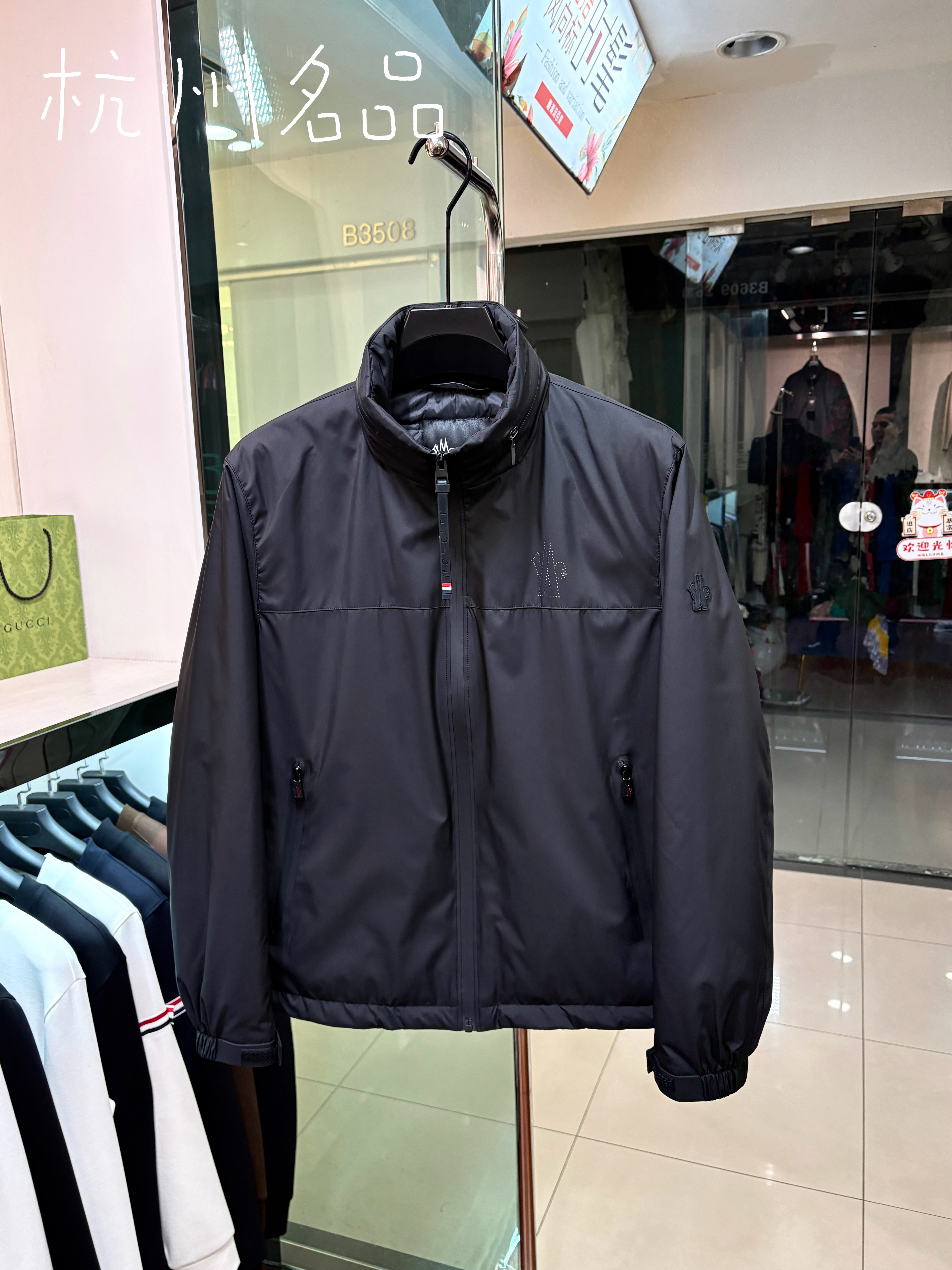 轻薄有型可折叠连帽鹅绒夹克