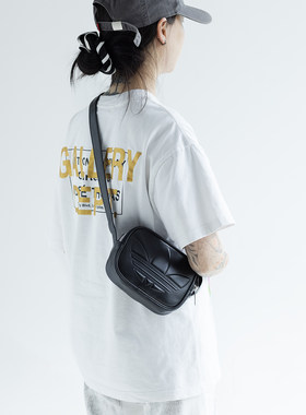 三叶草2026男女复古PU皮斜挎包