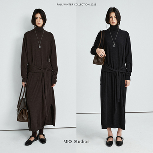 MRS 德国扬子Biella羊毛腰间系带开叉高领直身针织连衣裙 Studios