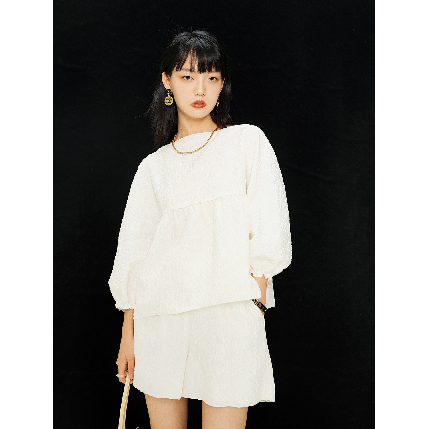 mrs studios 对丝工艺立体肌理提花泡泡袖圆领娃娃衫衬衫短裤套装