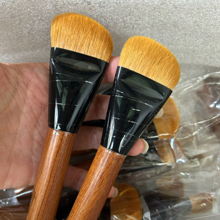 黄大刀。染色白狐粉底刷