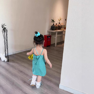女童连衣裙2026夏季薄款新款洋气多巴胺穿搭吊带格子裙海边度假风