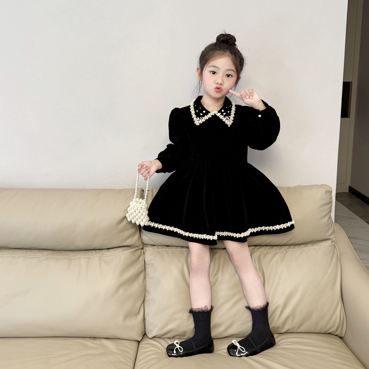 女童设计感钉珠娃娃领丝绒裙千金