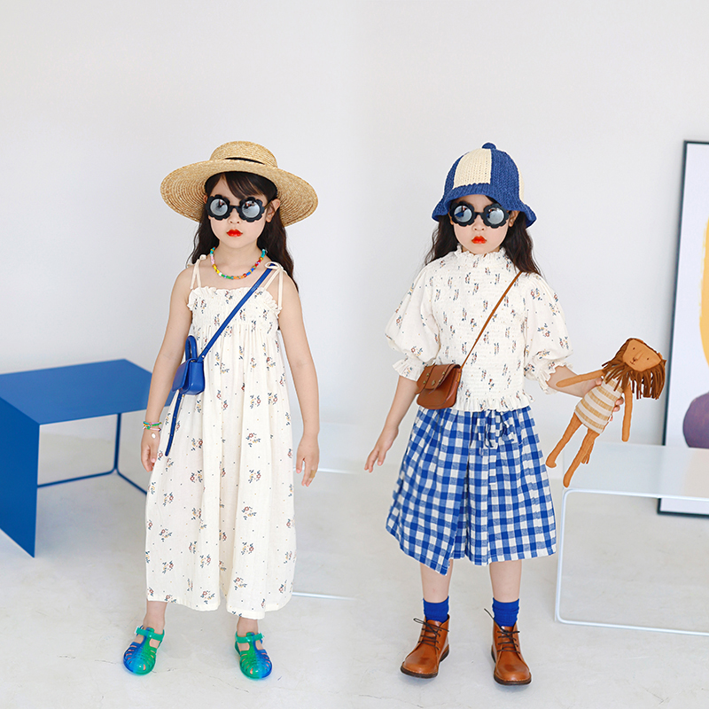IFKIDS童装夏季清新棉纱白底蓝红花打揽上衣吊带连体裤