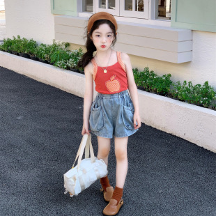 儿童吊带热裤 女童夏季 两件套2026夏季 苹果印花背心牛仔短裤 潮 韩版