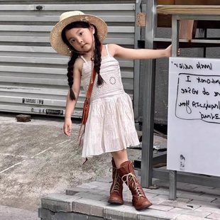 夏季新款童装2026女童镂空刺绣吊带裙儿童连衣裙度假风海边裙子潮
