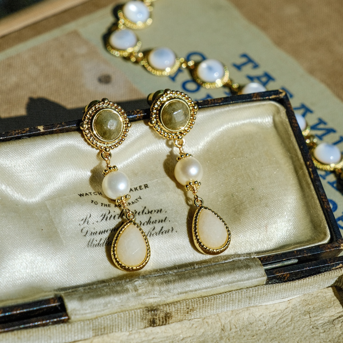 轻珠宝线《海伦娜》复古宫廷风吊坠耳饰闪光石汉白玉珍珠油画耳夹