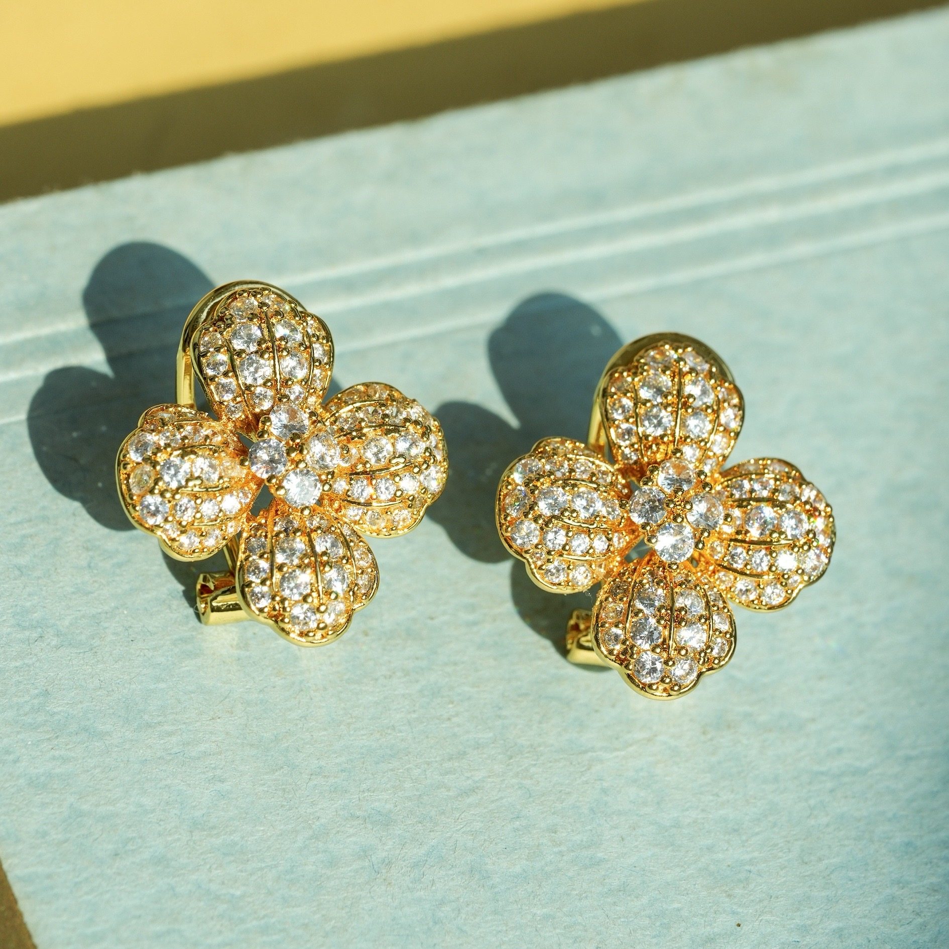 古董线《歌剧魅影》宝格家高定珠宝复刻花型耳饰满镶华丽金色耳夹