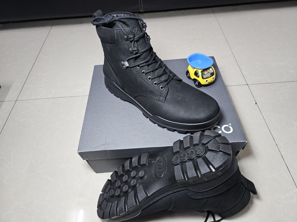 现货ecco防水马丁靴男 舒适油磨皮抗撕裂护踝透气防滑耐磨 831854,流行男鞋,马丁靴,淘宝优惠券,粉丝福利购,淘宝优惠卷