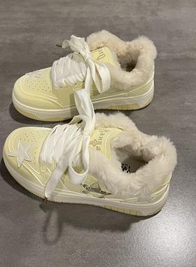 七七主人家板鞋奶油黄色加绒棉鞋女2024冬季面包鞋子女保暖运动鞋