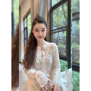 蕾丝上衣轻奢高级感白色v领修身打底衫2025秋季新款早秋开衫女装