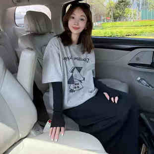 侦探小狗腊肠狗木质钮扣灰色短袖 Prefab T恤 Epide 实体现货