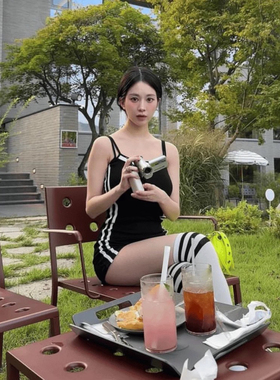 撞色假两件吊带连体裤女2025春季辣妹收腰高腰修身显瘦小个子短裤