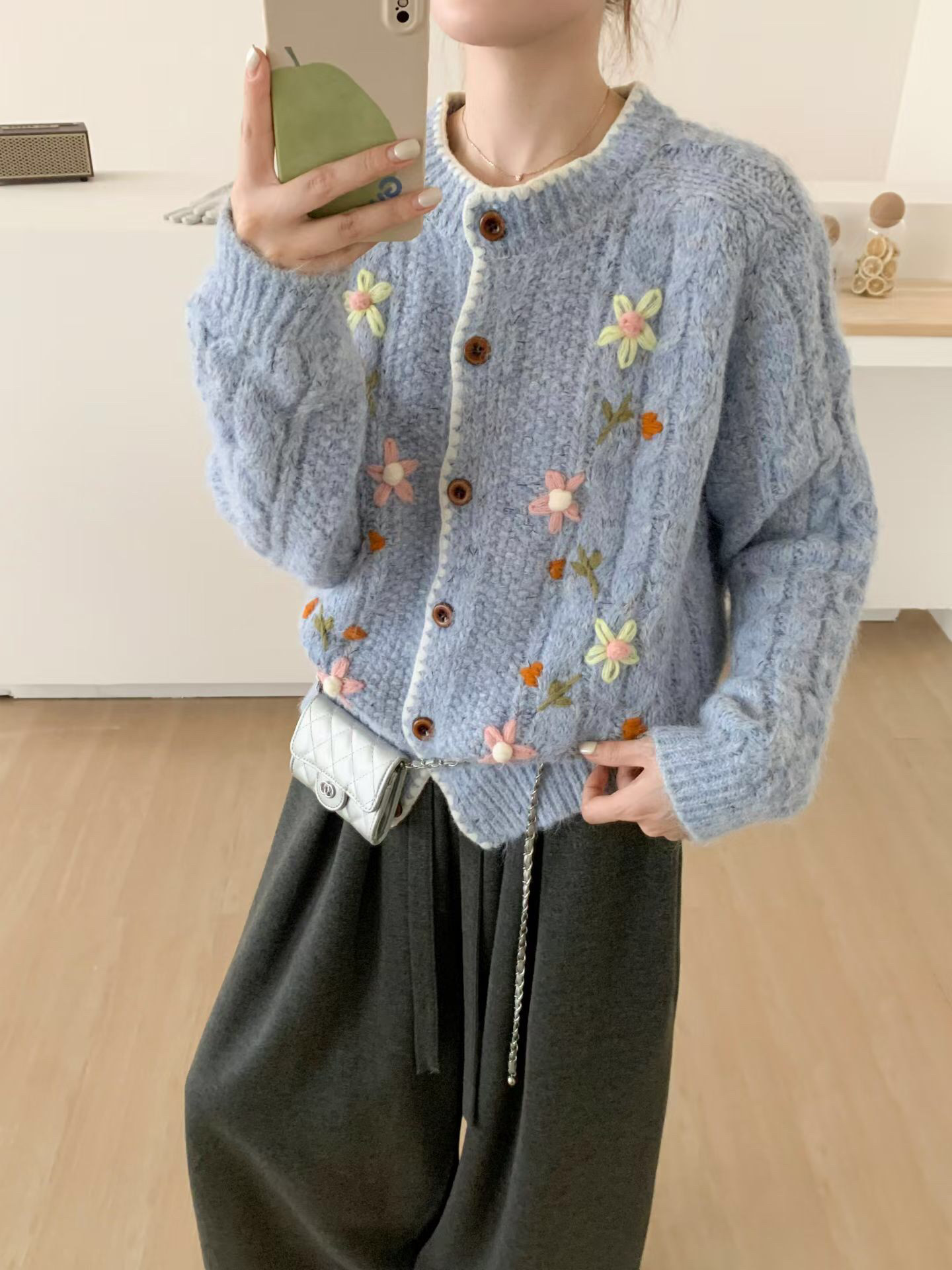 韩系立体花朵刺绣圆领针织开衫女
