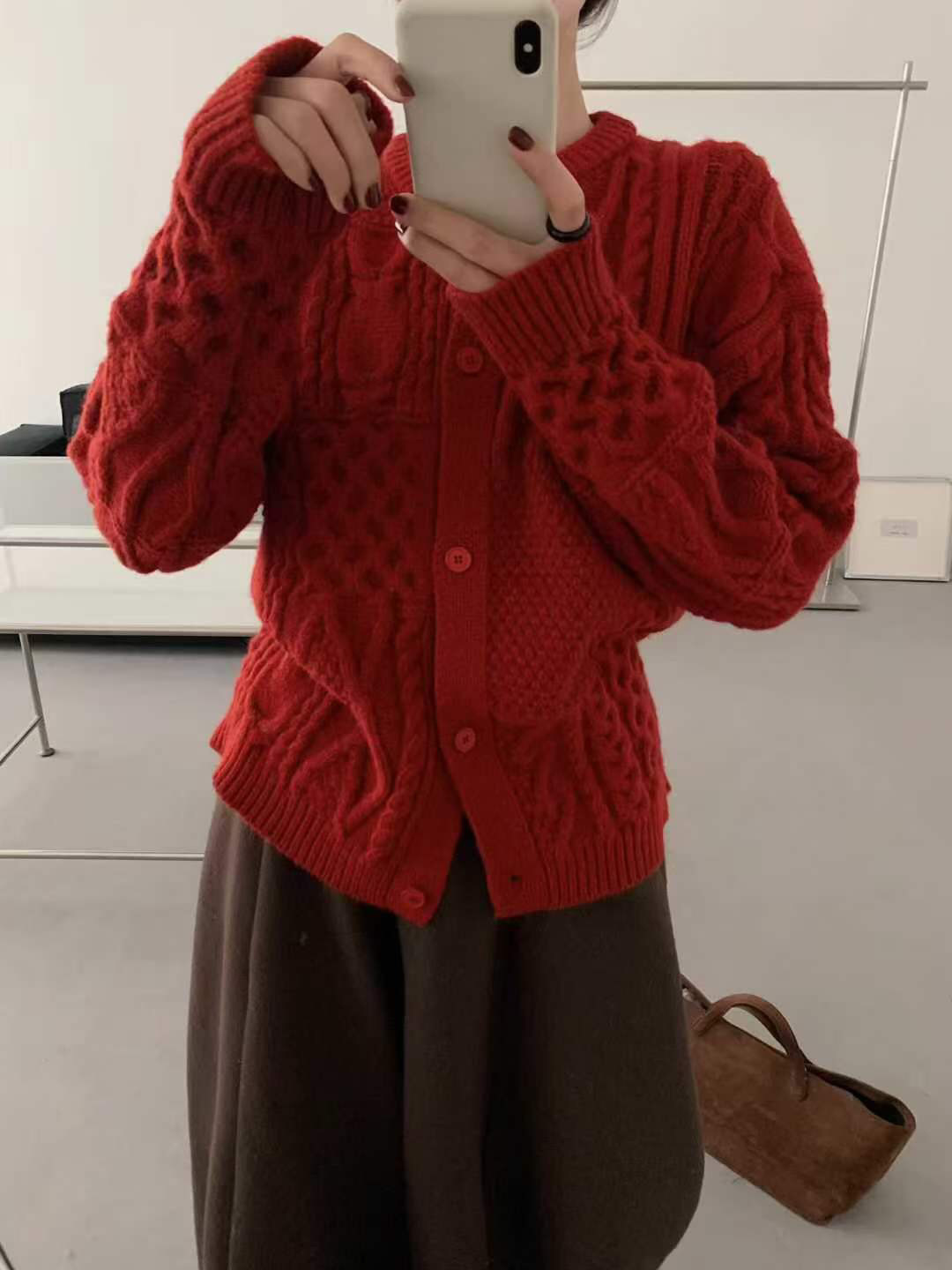 韩系绞花粗棒针红色毛衣开衫女