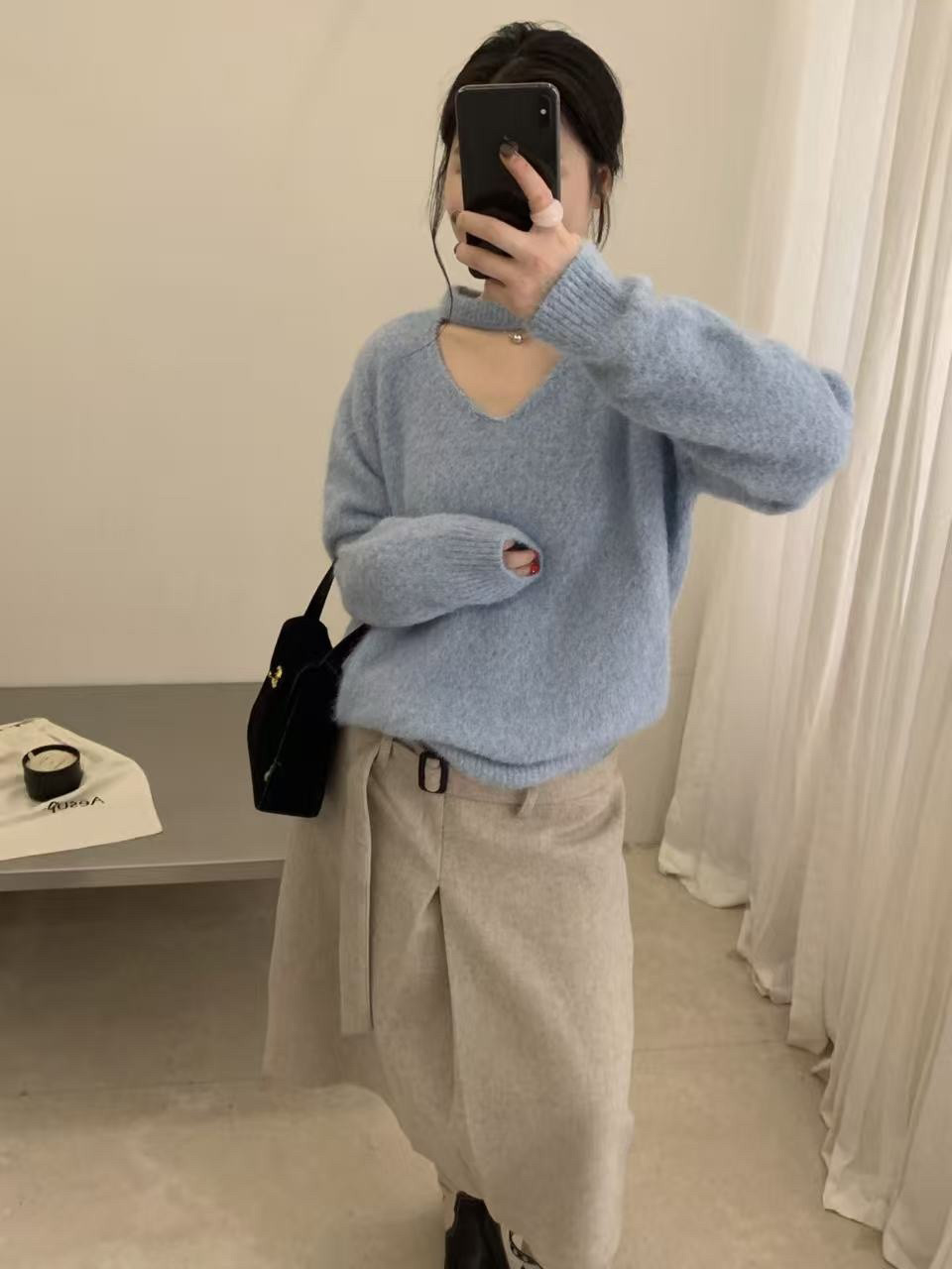 欧芷澜韩系露锁骨V领挂脖拉毛针织衫女秋冬宽松软糯毛衣设计上衣
