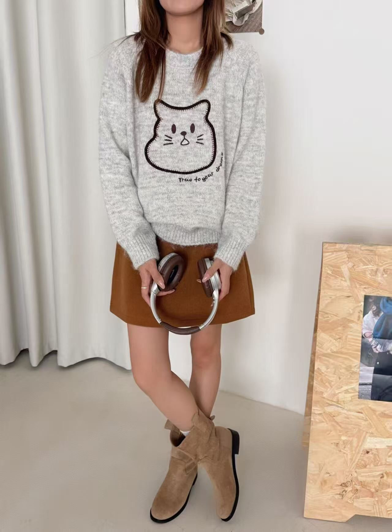 卡通图案刺绣猫咪圆领套头毛衣女