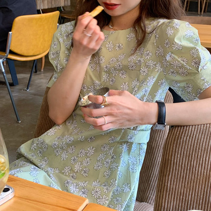 大吹女  夏款抹茶小雏菊经典法式碎花茶歇裙复古奶绿小个子连衣裙