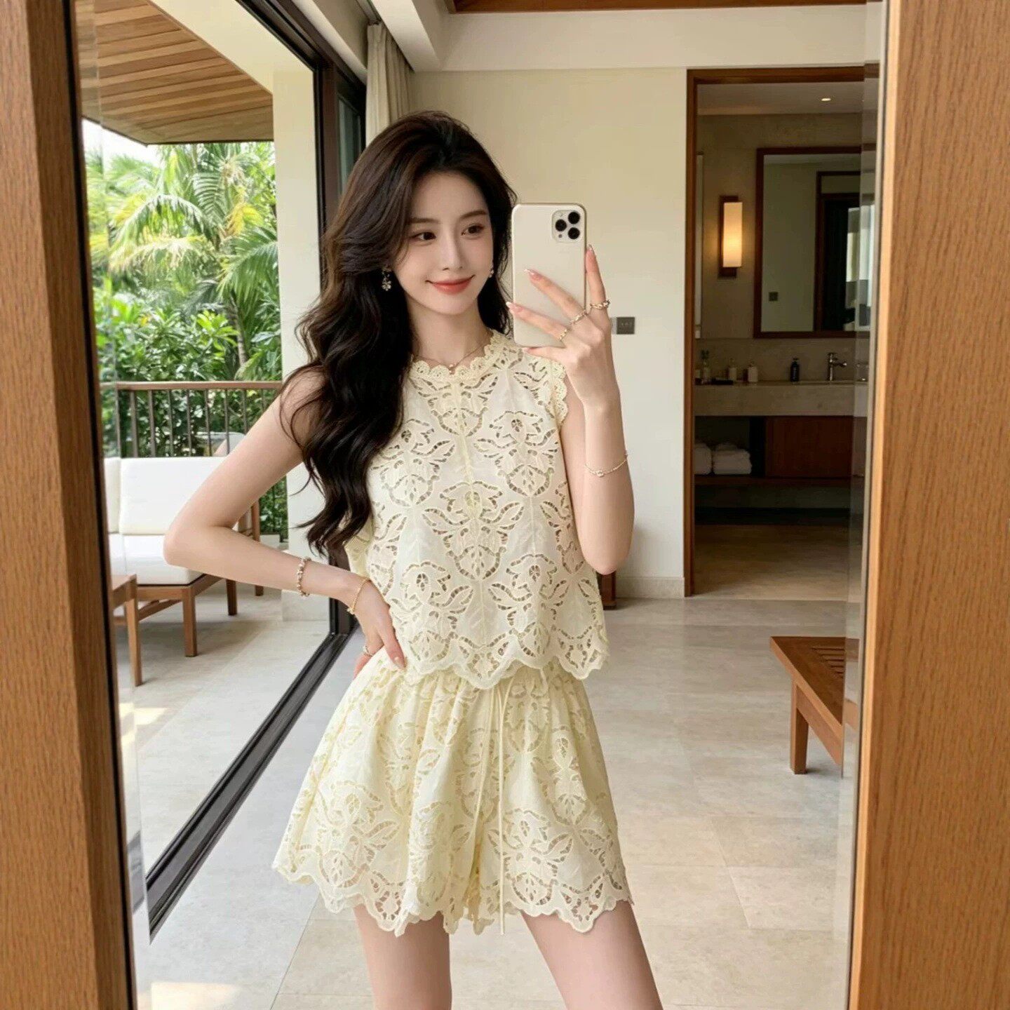 南油品质法式蕾丝无袖套装女2026夏季度假风镂空上衣+短裤两件套