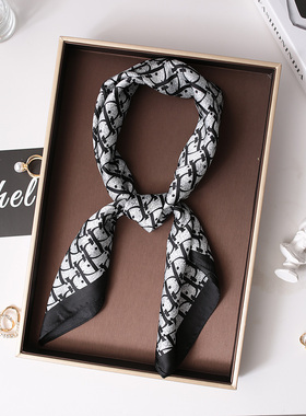 大牌小方巾女韩国ins小领巾D家护颈围巾装饰秋冬百搭薄款小丝巾