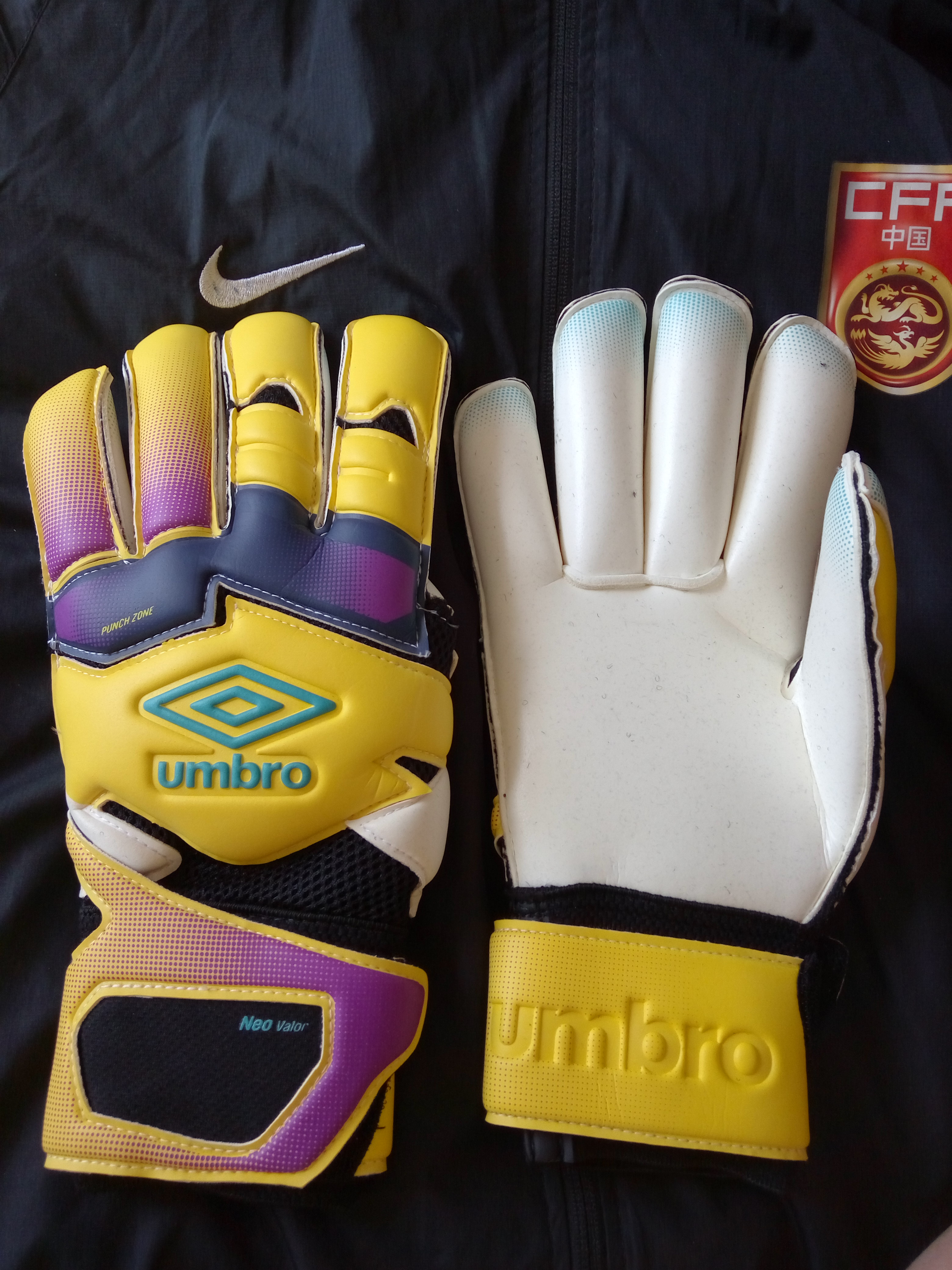 Gants de football UMBRO   - Ref 2589959 Image 1