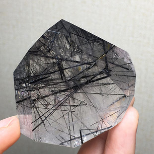 天然水晶黑发晶顺发黑碧玺随形原石打磨彩虹多面体手把件桌面摆件