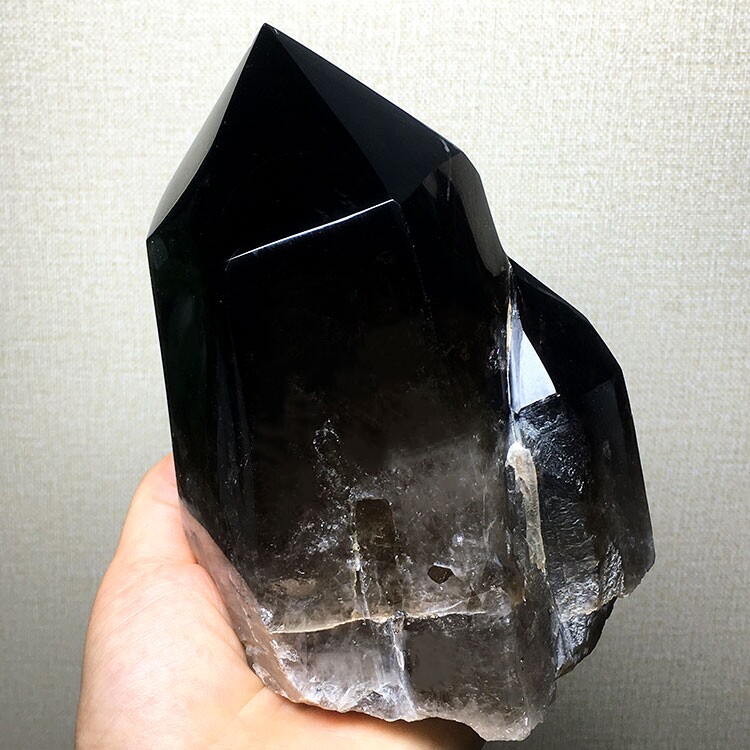 天然黑水晶簇原石打磨黑水晶柱子