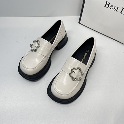 一脚蹬白色厚底百搭单鞋乐福鞋