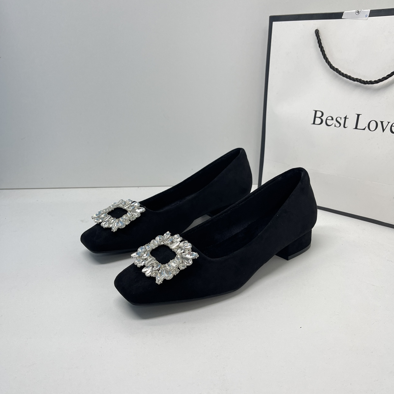 2025年法式绒面水钻女士方头浅口单鞋女春软底粗跟黑色上班工作鞋