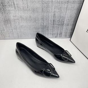 尖头单鞋 气质黑色漆皮内增高5cm2026女春秋新款 法式 V型扣式 时尚