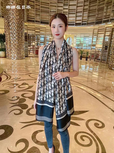日本代购空调房气质字母丝巾女薄款百搭围巾披肩夏季沙滩防晒纱巾