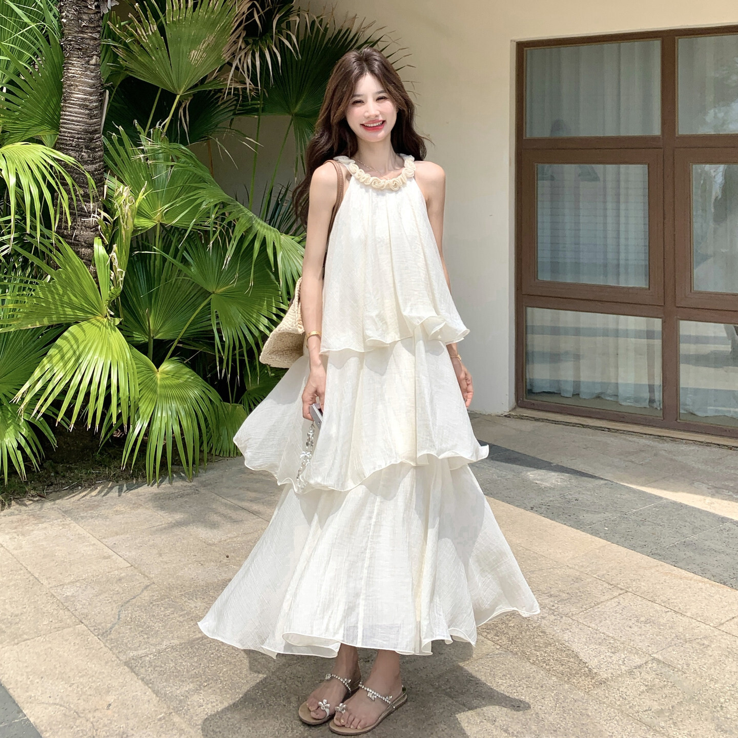 蛋糕显瘦新款上市裙高腰通勤女士米白色无袖小个子风挂脖连衣裙