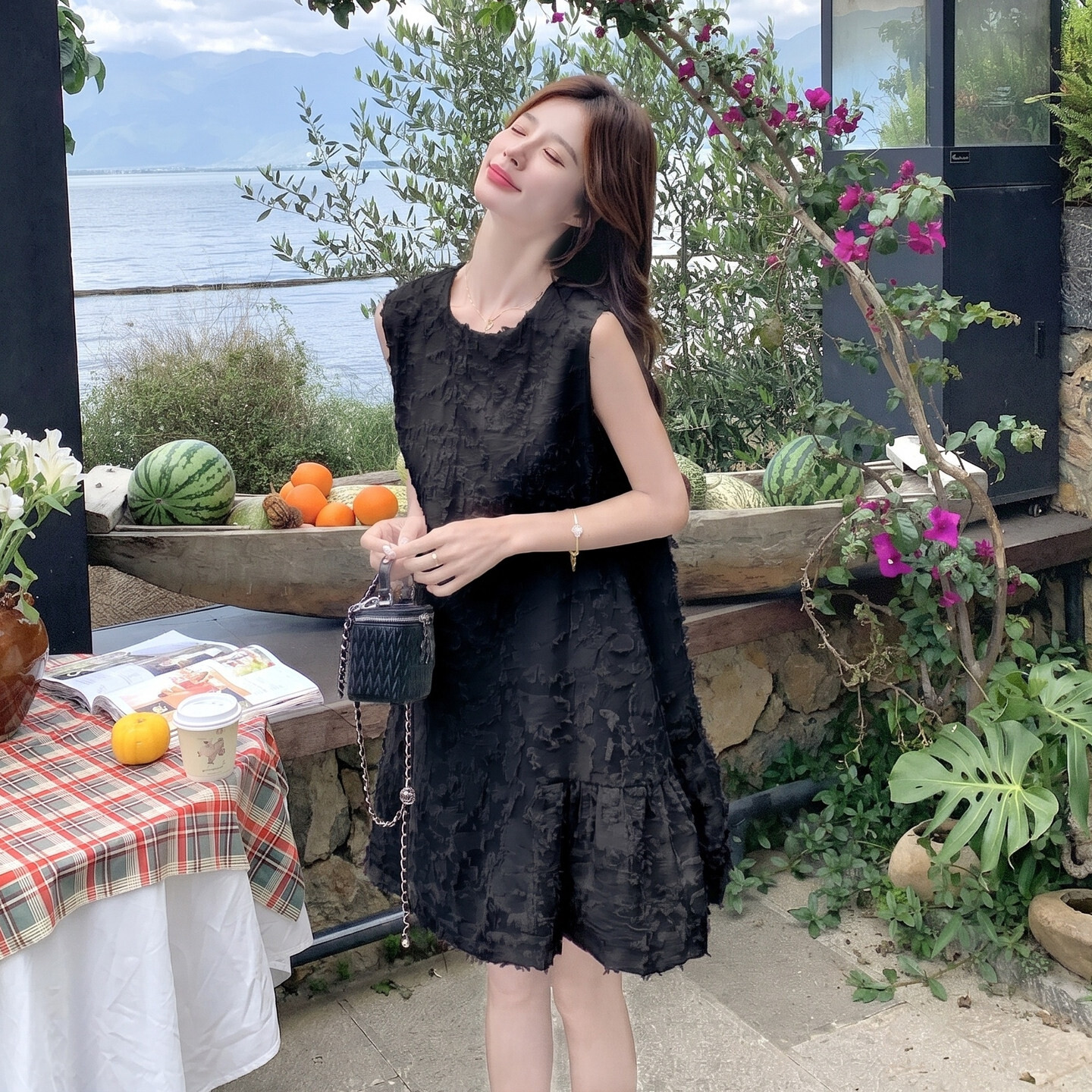 夏季显瘦优质休闲度假精品H版型宽松甩卖新款包臀面料好黑白色