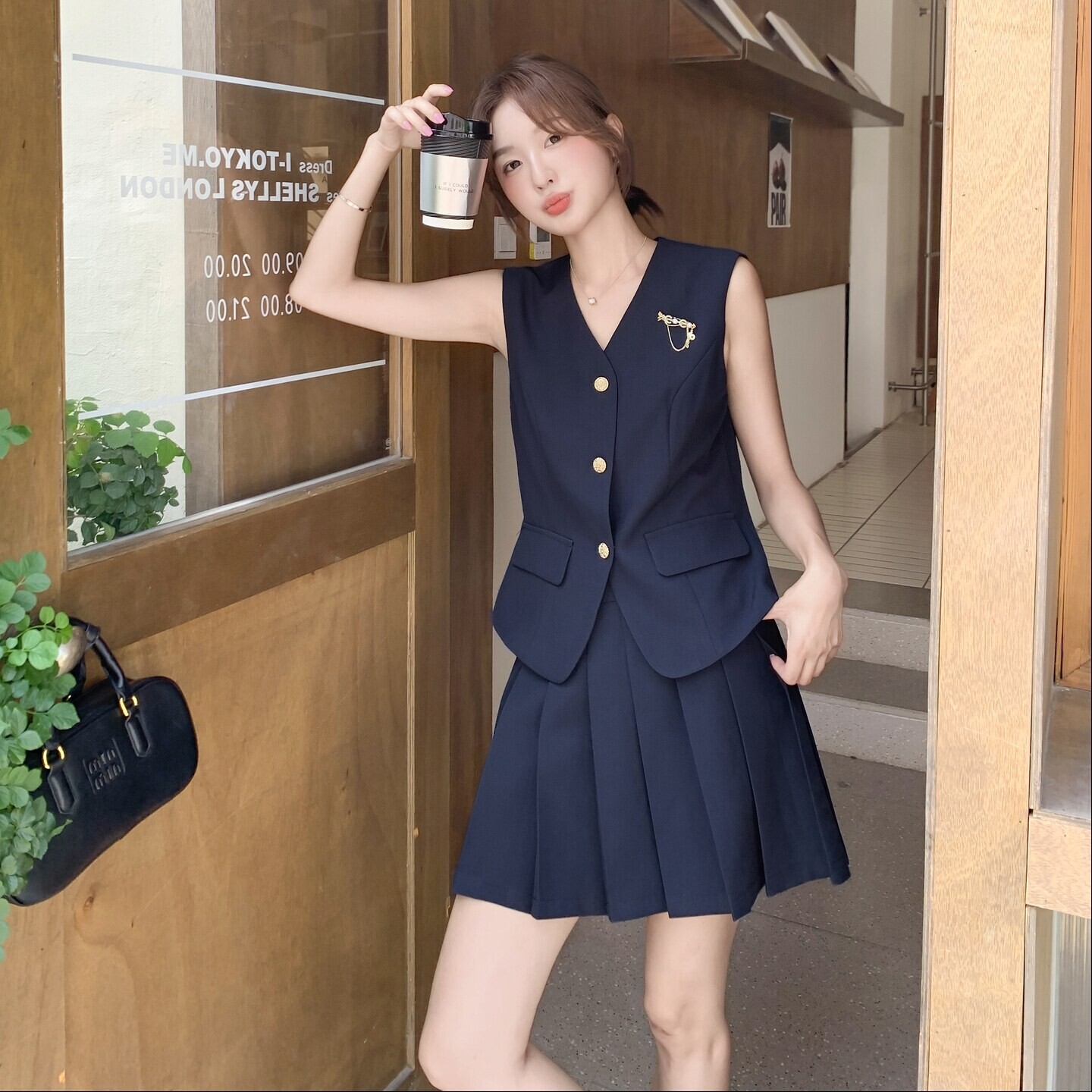 夏季新款时尚显瘦套装两件套休闲风纽扣时尚套装学院风女装无袖
