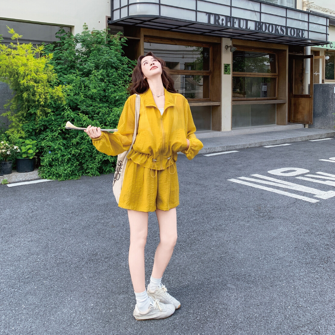 2026夏季新款超好看明黄防晒套装休闲两件套时尚套装短裤女装