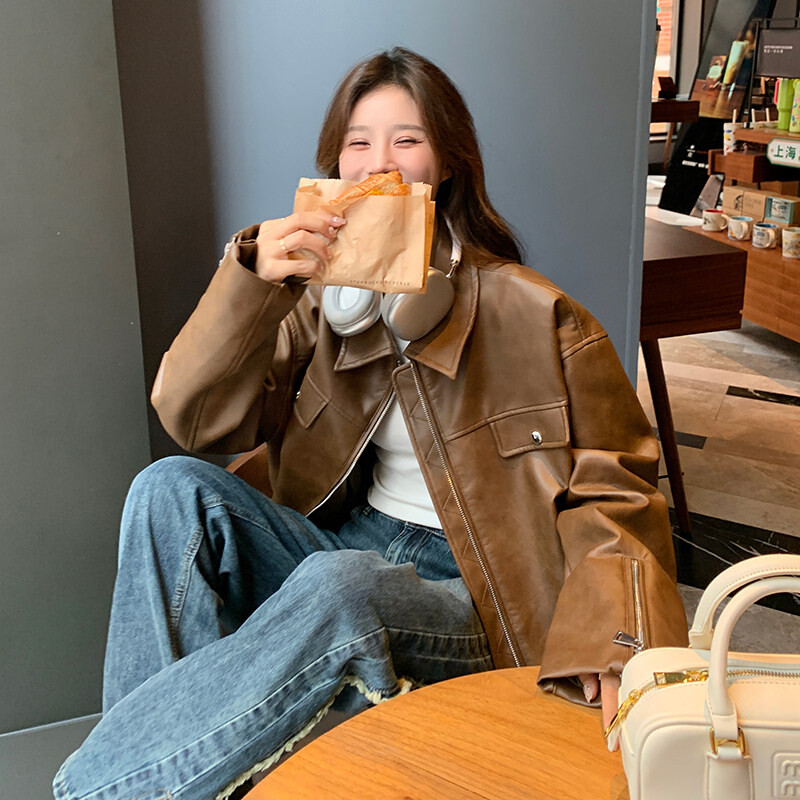 秋季好看立领新款上市合成革显瘦美式复古翻领皮衣女宽松机车外套