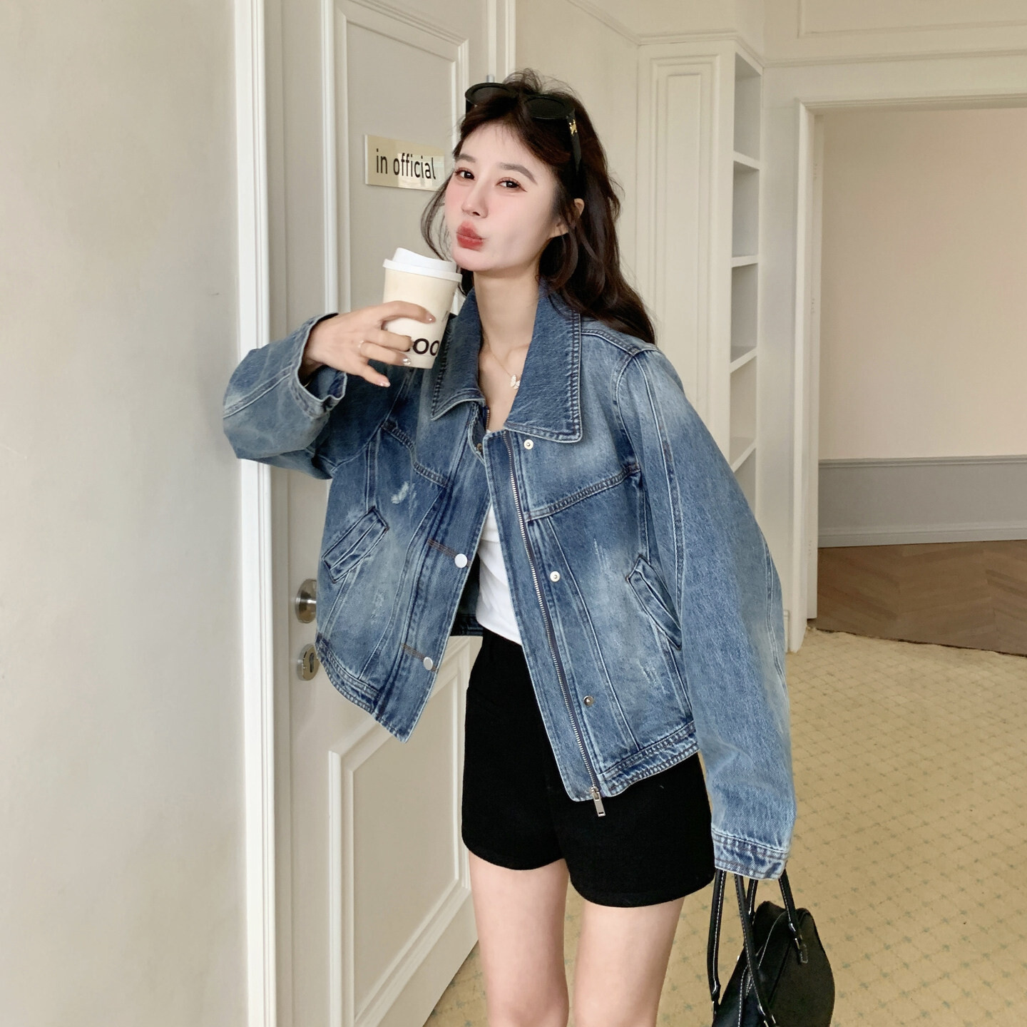 新款美洋优质休闲风胸围精品2026年春季百搭做旧翻领牛仔外套女