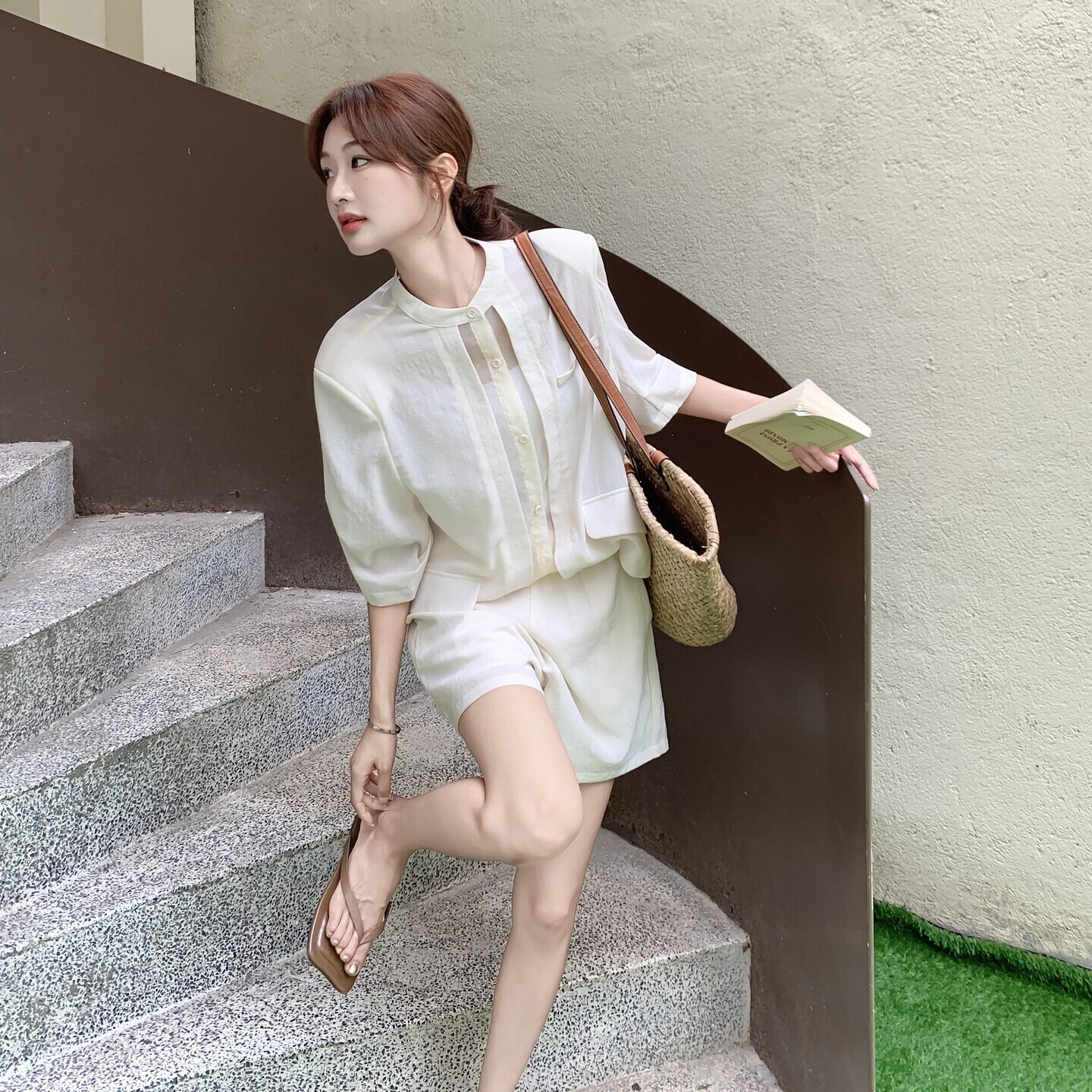 优质白色时尚减龄轻薄衬衫套装女夏季新款小个子休闲短裤两件套