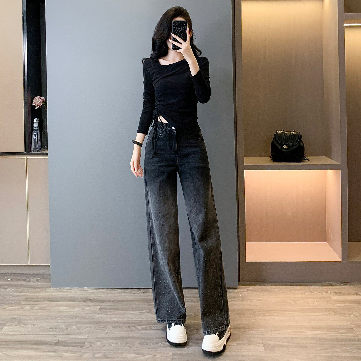 女春新款时尚减龄套装修身纯欲不规则斜肩领口上衣牛仔长裤两件套