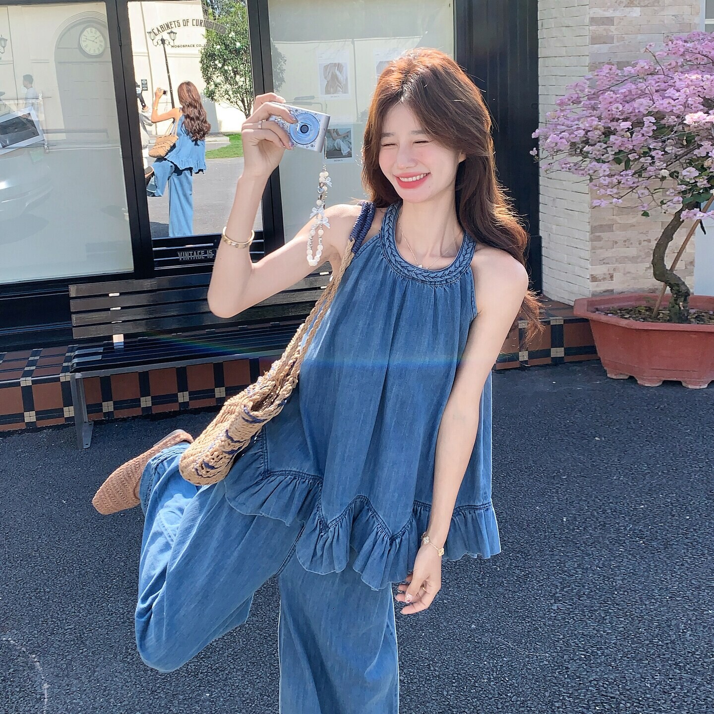 蓝色优质初夏甜辣风水洗牛仔套装女新款花边挂脖上衣阔腿裤两件套