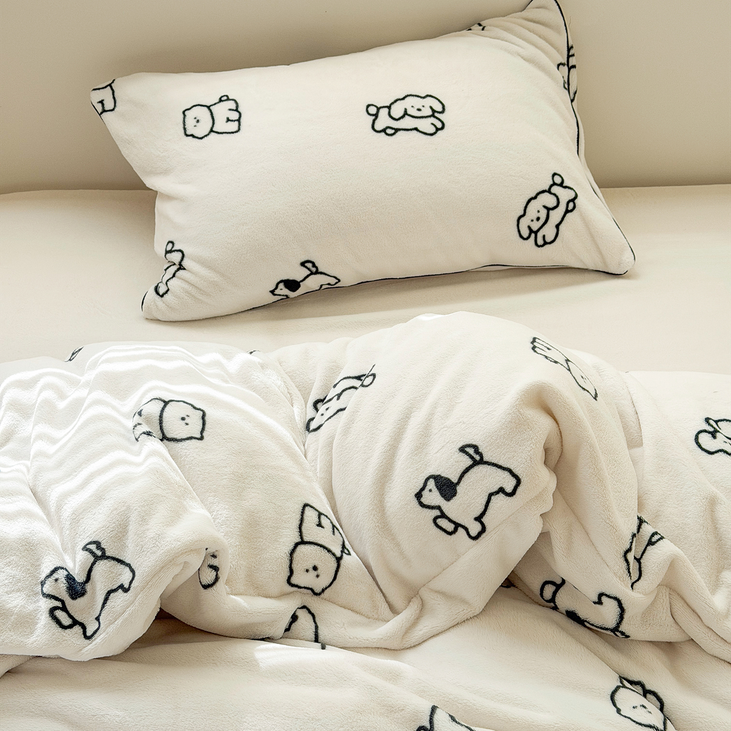 ins风米白色小狗冬天保暖珊瑚绒被套床品加厚1.8床单毛绒四件套