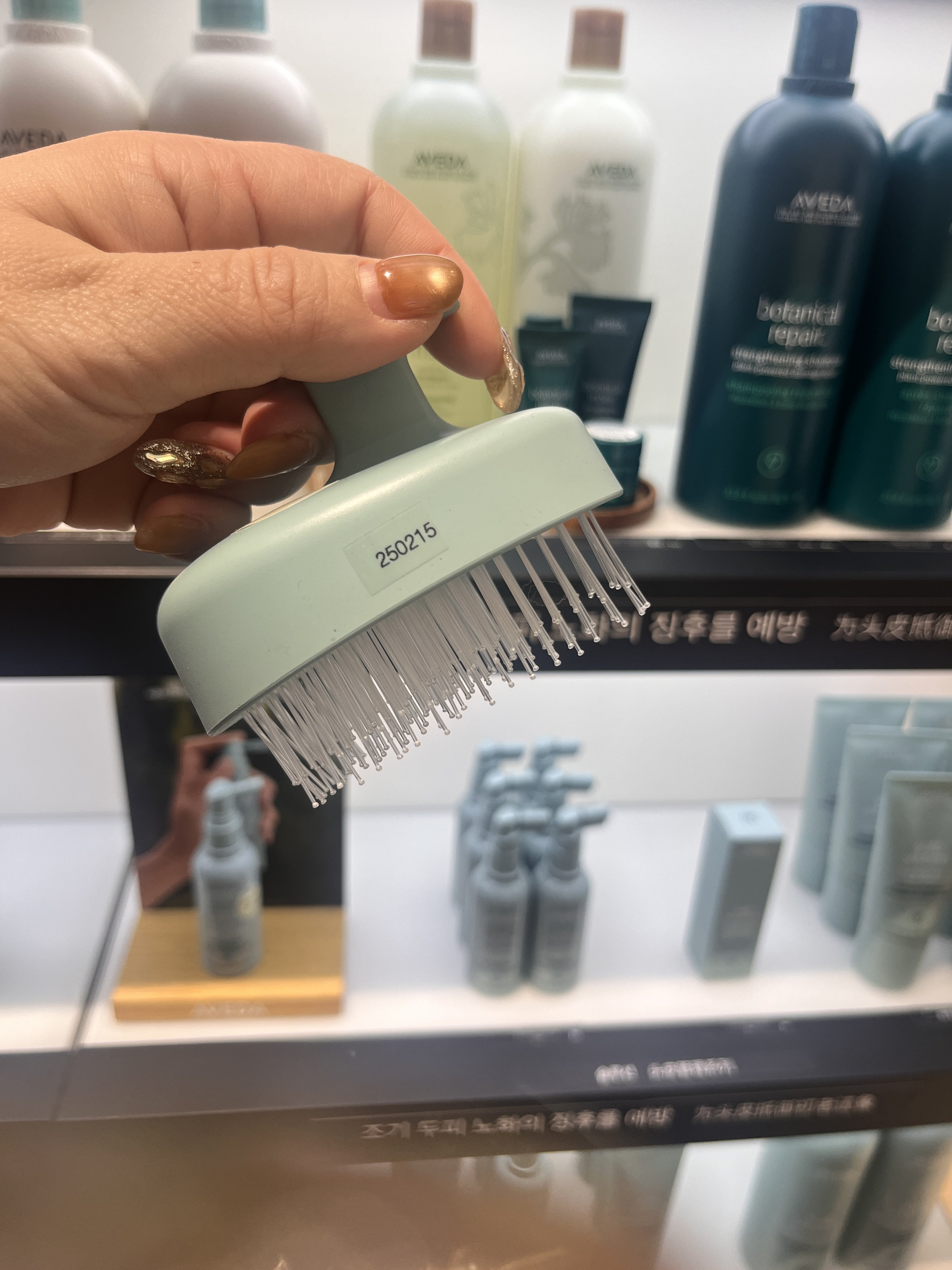 AVEDA/艾凡达 scalp solutions 新品焕活头皮护理按摩器梳子