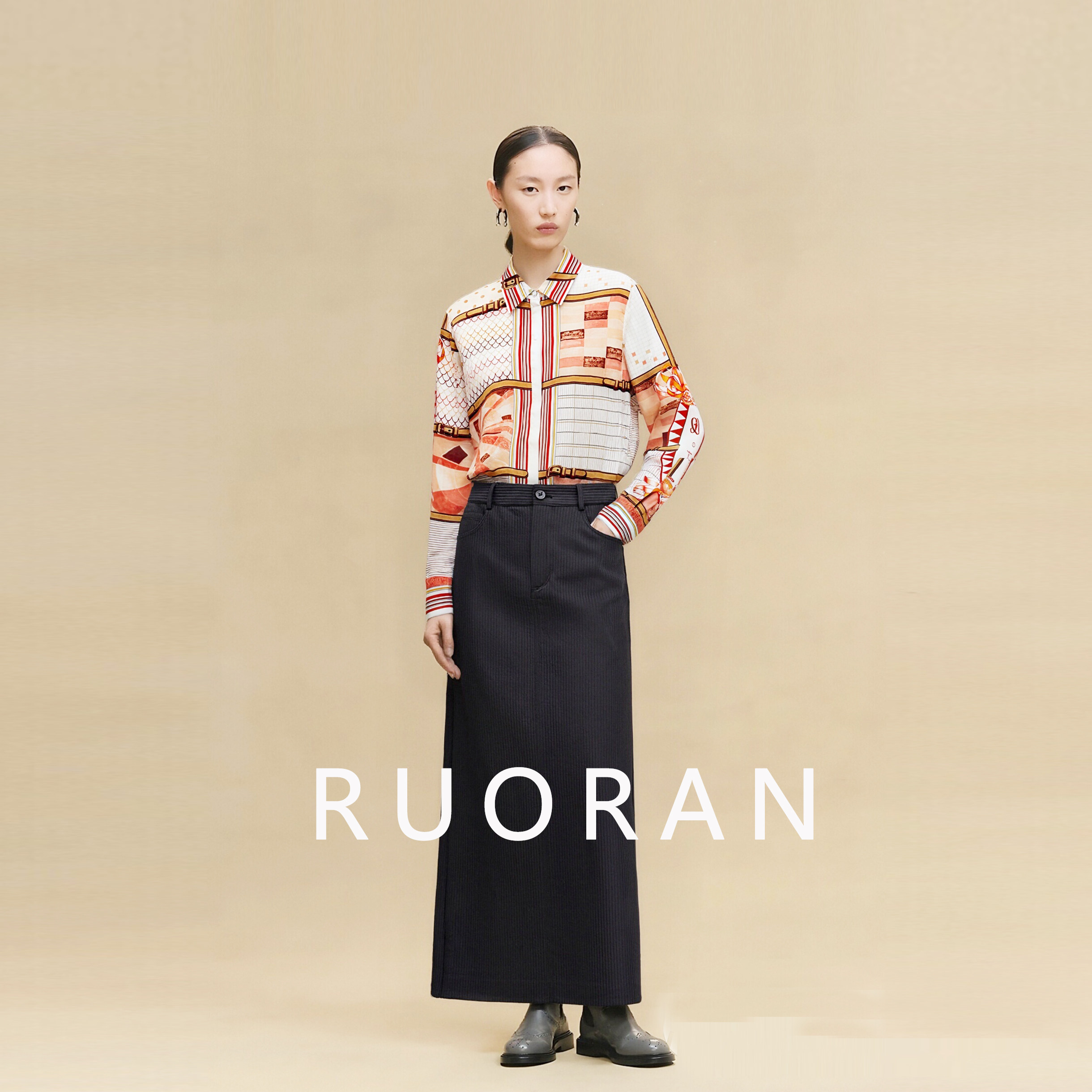 RUORAN秋冬新款橙红皮革几何拼接印花桑蚕丝高级感衬衫女