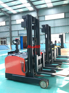 合力CQDM12/15-810小前移1.2T3米平衡重式堆高车站驾式全电动叉车