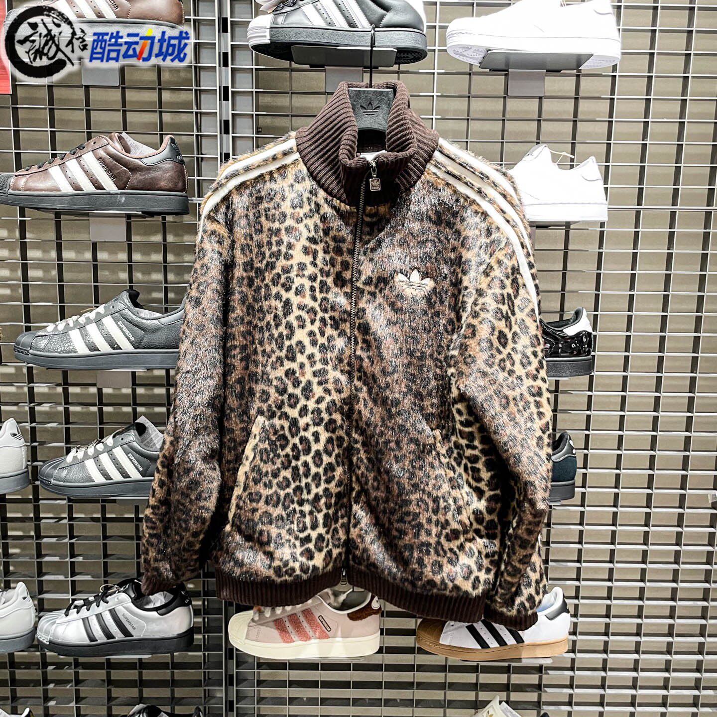 阿迪达斯三叶草男女2026新款针织豹纹元素印花运动夹克外套KU9407