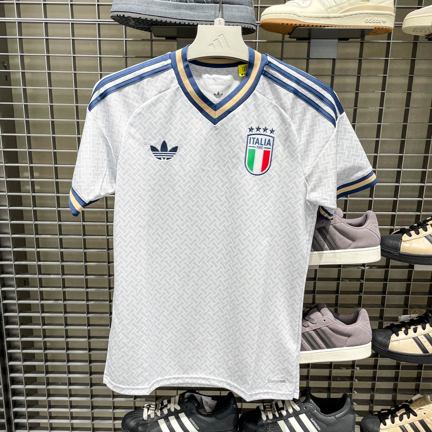 阿迪达斯三叶草意大利国家队世界杯球迷版速干足球短袖球衣KC8704